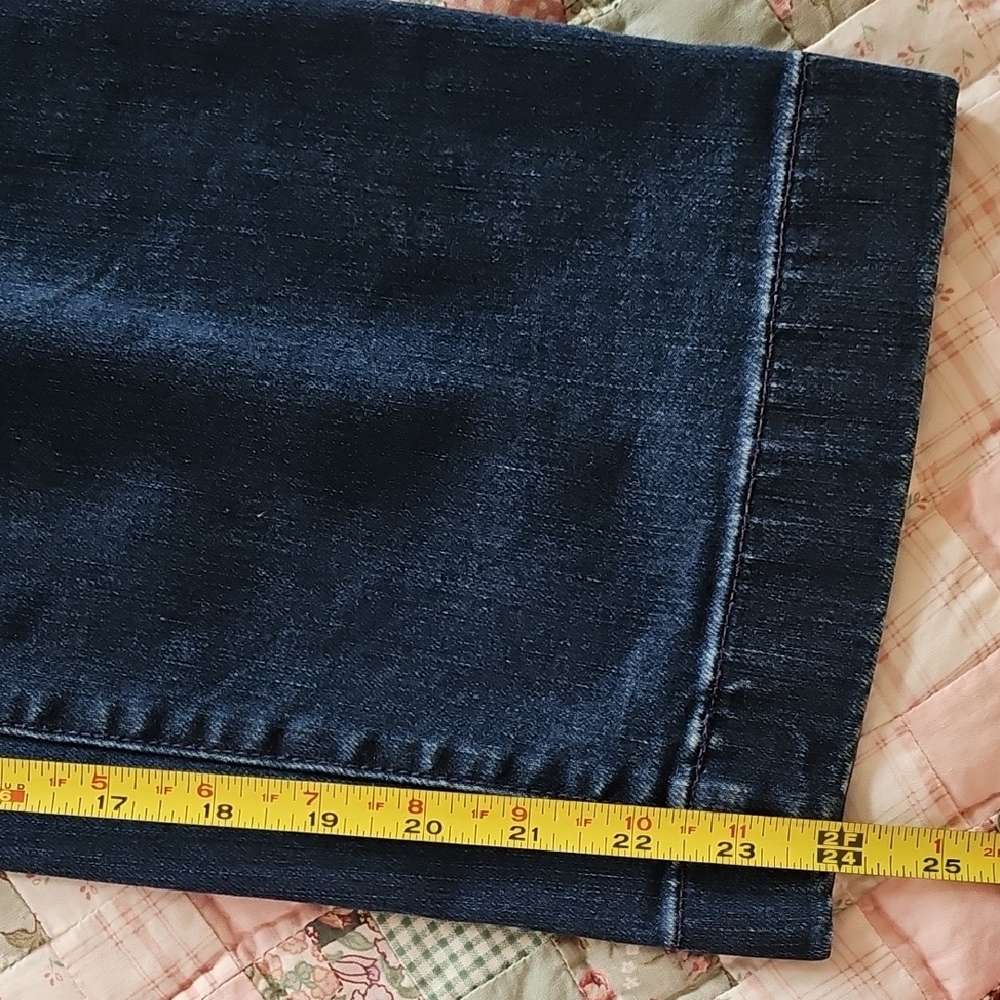 Talbots- 3 button pocket- Capri Jeans  Size 4 - Picture 4 of 6